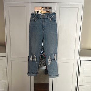 Abercrombie boyfriend jeans with tips in knees